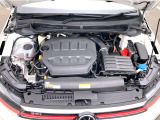 ポロGTIに搭載される152Kw、トルク320Nm(共にカタログ値)の直噴ターボ2.0TSIエンジンは低速トルクが太く、パワフルかつスムースな加速が魅力です。