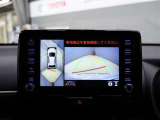 パノラミックビューモニター付きです。車両を上から見たような映像をディスプレイオーディオ画面に表示。運転席からの目視だけでは見にくい、車両周辺の状況をリアルタイムでしっかり確認できます。