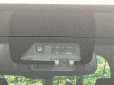 【プリクラッシュセーフティ】前方の車両等を検知し、衝突しそうな時は警報で注意を促し、ブレーキを踏む力をサポート。ブレーキを踏めなかった場合は衝突被害軽減ブレーキが作動、衝突回避をサポートします。