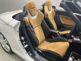 【運転席・助手席シートヒーター】座面と背面を温め、寒冷時のオープン走行を快適にするシートヒーターを装備!