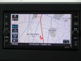 【ナビ】メモリーナビ(MJ120D-W)付きです。目的地を設定すれば初めての場所でも簡単に行くことができます。もちろん音楽だって聴けちゃいます♪