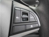 ◆アダプティブクルーズコントロール◆予め設定した車速内でクルマが自動的に加減速。前走車との適切な車間距離を維持しながら追従走行します。【LKAS】車線維持支援システムでステアリング操作を支援。