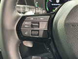ステアリングにオーディオ操作スイッチが付いています。オーディオ画面に直接タッチしなくても操作が出来ますので、運転に集中できます。