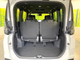 普段のお買い物や通勤、送迎等に十分な荷室スペースを確保しております。セカンドシートを倒すと、大きな荷物の積載も可能です♪