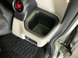 ドリンクホルダー/小物入れにもなって便利です