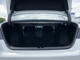 リア席を倒せば広々とした空間の出来上がり、荷物がたくさん載せられますよ。
