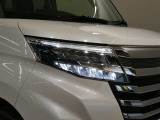 LEDヘッドランプ。消費電力も少なく寿命も長いのがLEDの特徴。HIDのような点灯のタイムラグもなくパッと明るくなるのも特徴です。