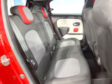 ●後部座席も気になるようなキズ・汚れやへたり等、大きなダメージはなく、良好な状態です。