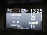 左右独立温度コントロールフルオートエアコンです。運転席、助手席それぞれで独立して温度設定ができます。冷え性の方が乗っても安心ですね♪