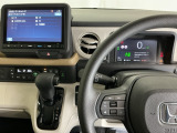 ホンダ純正メモリーナビ搭載なので、遠方へのドライブもお任せ下さい!ステアリング左手側にオーディオ関連のコントロールスイッチを配置しています。操作時は視線を逸らすことなく運転に集中できます