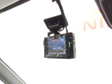 万が一の事故のときに証拠としても使えるドライブレコーダーが装備されています。