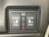 リアドアは乗り降りに便利な両側電動スライドドアです。また運転席に座っていながらスイッチ操作で自在にスライドドアを開け閉めできます。