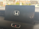 インテリアに馴染む純正ナビがついております。Honda自慢のインターナビは渋滞情報だけでなく天気情報、災害情報、安否情報など多彩な情報をご提供するHonda独自の「通信型ナビ」となっております。