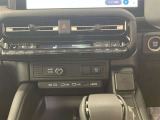 左右独立温度コントロールフルオートエアコンです。運転席、助手席それぞれで独立して温度設定ができます。冷え性の方が乗っても安心ですね♪
