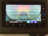 バックでの車庫入れも安心です! リアカメラが付いているバックモニター付のナビを装備しております。操作線もついており距離感も画面から確認できます。