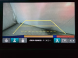 バックでの車庫入れも安心です! リアカメラが付いているバックモニター付のナビディスプレーを装備しております。操作線もついており距離感も画面から確認できます。