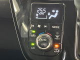【オートエアコン】一度お好みの温度に設定すれば、車内の温度を検知し風量や温度を自動で調整。暑い&hellip;寒い&hellip;と何度もスイッチ操作をする必要はありません。快適な車内空間には必須の機能ですね♪