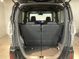 トランク荷室十分な容量あります。