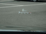 カラーヘッドアップディスプレイ付き。少ない視線移動で情報を確認できるので、運転の疲労軽減に繋がりますよ♪