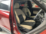 明るい基調のツートンカラーのシートです。座面も広く長時間の運転でも疲れにくくなっています☆シートリフターも付いているので乗る方の身長に合わせて調整が可能です♪