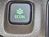 ワンタッチで省燃費走行をサポートするECONスイッチを装備。