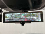 【インテリジェントルームミラー】はリアカメラが車両後方を映し出すので、いつでもクリアな後方視界を確保!夜間や悪天候の運転でも安心です♪