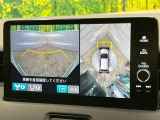 【マルチビューカメラシステム】専用のカメラにより、上から見下ろしたような視点で360度クルマの周囲を確認することができます☆死角部分も確認しやすく、狭い場所での切り返しや駐車もスムーズに行えます。