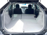 後席を格納すると、これだけの広さが!シーンに合わせたシートアレンジで、大きな荷物も積むことが出来ます♪