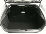 【広々トランクルーム】車体に対してスペースは広めに作ってあります。また、背もたれを倒すとより多くの荷物を乗せることができます。
