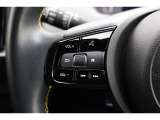 ハンドル左部分でオーディオ操作が可能。そのため、運転中でも目線をずらさずに安全運転♪また、メーターの表示切替もダイヤル式でお好みに合わせられます。