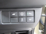 パーキングセンサーや横滑りを防ぐVSA等のスイッチ類は運転席の右側、手の届きやすい位置にあります。
