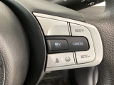 【アダプティブ・クルーズ・コントロール】予め設定した車速内でクルマが自動的に加減速。 前走車との適切な車間距離を維持しながら追従走行し、高速道路でのドライバーの疲労を軽減してくれる嬉しい機能付♪