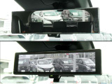 車両後方のカメラ映像をミラー面に映し出して、いつでもクリアな後方視界を確保する、インテリジェントルームミラー!