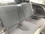 後部座席も気になるようなキズ・汚れやへたり等、大きなダメージはなく、良好な状態です。