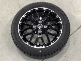 当社にてデモ走行時に装着していたワンシーズン使用の中古スタットレスタイヤ+ホイール4本セットを用意致しました。(2024年製、タイヤ+ホイールは現状渡し、保証対象外です)