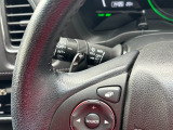 運転席手元でシフトダウンが可能なパドルシフトを装備
