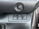 【レーンディパーチャーアラート(LDA)】クルマが車線または走路から逸脱する可能性がある場合に、ブザーまたはハンドルの振動により注意をうながします。機能には限界があるためご注意ください。