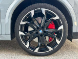 また、BMW正規認定中古車は、エマージェンシーサービスが自動付帯。24時間365日、皆様のカーライフをサポート致します。確かな安心のうえで、「駆けぬける歓び」をご堪能ください。
