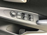 パワーウィンドウやドアミラーのスイッチ等は運転席右側へ集中してます