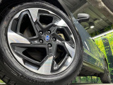 【純正18インチアルミホイール】外観にマッチした純正アルミホイールを装着しております。各種社外アルミホイールや、スタッドレスタイヤも取扱いしております。是非ご相談ください♪