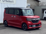 【LEDヘッドライト】が装備されています。夜間走行時や雨の日に明るく安全に前方を照らすことが出来ます。対向車からも見えやすいので相手に接近を知らせることも出来ます。