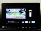 【バックカメラ】シフトを「R」の位置に入れると、自動的に画面がカメラ映像に切り替わり後方の視界をサポートする必須装備です!