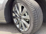 純正18インチアルミホイールでスタイルバッチリ!215/45R18タイヤです