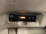 ハンドルの左下にETCがついています。高速道路の料金所の通過も楽々です。 カードの取り出しもしやすい場所についています。