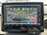 バックでの駐車が苦手な方や運転にあまり自信のない方でも後方の視界をしっかりサポート。安心して車庫入れが出来るバックカメラを装備しています!