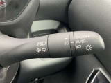 トンネル進入時や暗くなれば自動点灯するオートライトです。