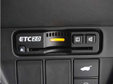 ◆ETC2.0装着◆進化したドライブ体験。料金収受システムだけだったETCが生まれ変わって、高速道路を賢く使うETC2.0に進化しました。多彩な情報サービスが便利で快適なドライブ体験を提供します。