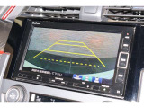バックカメラが装備されており、後方の安全確認はもちろんのこと狭い場所での駐車や雨の日・夜間など視界の悪いコンディションでのストレスの軽減にもなります!
