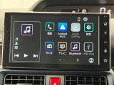 【9インチスマホ連携ディスプレイオーディオ】 対応しているスマホアプリを大画面で使えます!フルセグテレビやラジオの視聴、Bluetooth接続による音楽鑑賞、ハンズフリー通話なども利用可能です。