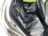 後部座席も気になるようなキズ・汚れやへたり等、大きなダメージはなく、良好な状態です。